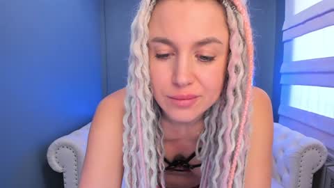 Snapshot of roxy_mars chatting on December 10, 5:07 am Roxy online show from December 10, 5:07 am