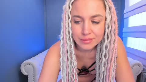 Snapshot of roxy_mars chatting on December 10, 8:08 am Roxy online show from December 10, 8:08 am