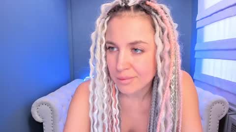 Snapshot of roxy_mars chatting on December 12, 7:52 am Roxy online show from December 12, 7:52 am