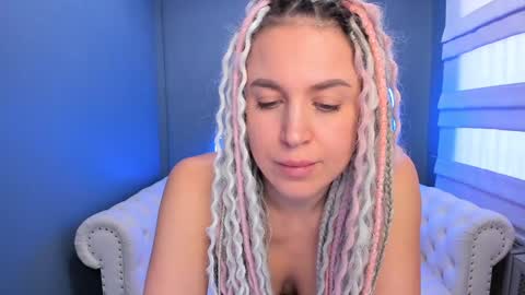 Snapshot of roxy_mars chatting on December 19, 4:23 am Roxy online show from December 19, 4:23 am