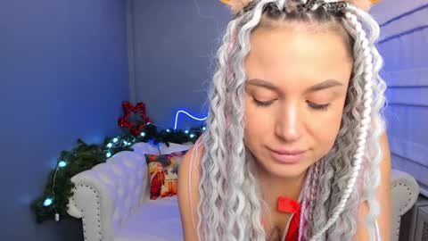 Snapshot of roxy_mars chatting on December 27, 1:32 am Roxy online show from December 27, 1:32 am