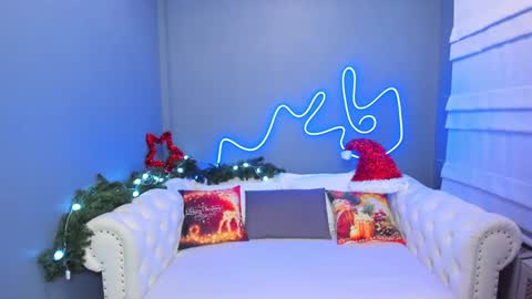 Snapshot of roxy_mars chatting on December 29, 1:24 am Roxy online show from December 29, 1:24 am