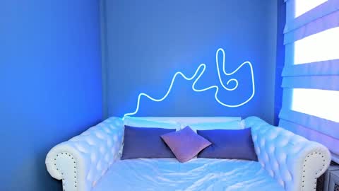 Snapshot of roxy_mars chatting on January 10, 5:05 am Roxy online show from January 10, 5:05 am