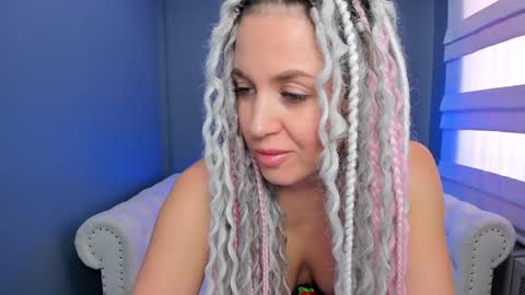 Snapshot of roxy_mars chatting on January 23, 5:24 am Roxy online show from January 23, 5:24 am