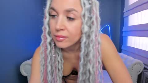 Snapshot of roxy_mars chatting on January 24, 4:59 am Roxy online show from January 24, 4:59 am