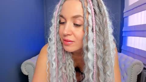 Snapshot of roxy_mars chatting on January 25, 8:10 am Roxy online show from January 25, 8:10 am
