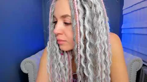 Snapshot of roxy_mars chatting on February 14, 1:23 am Roxy online show from February 14, 1:23 am