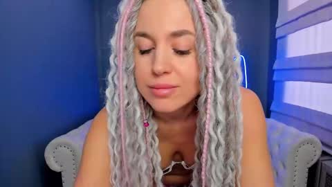 Snapshot of roxy_mars chatting on February 14, 5:09 am Roxy online show from February 14, 5:09 am