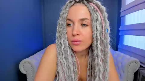 Snapshot of roxy_mars chatting on February 14, 8:10 am Roxy online show from February 14, 8:10 am
