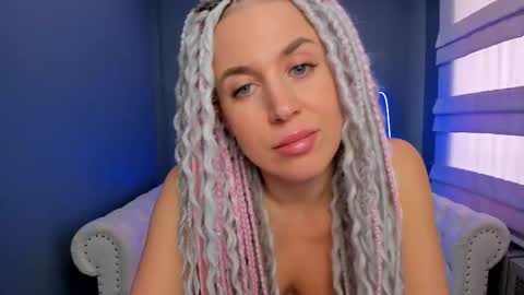 Snapshot of roxy_mars chatting on February 16, 5:15 am Roxy online show from February 16, 5:15 am