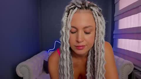 Snapshot of roxy_mars chatting on March 6, 8:08 am Roxy online show from March 6, 8:08 am