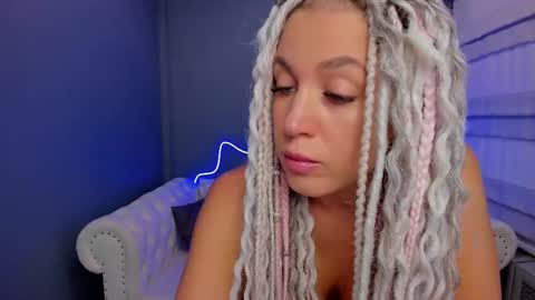 Snapshot of roxy_mars chatting on March 8, 1:28 am Roxy online show from March 8, 1:28 am