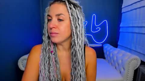 Snapshot of roxy_mars chatting on September 12, 2:00 am Roxy online show from September 12, 2:00 am