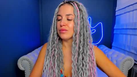 Snapshot of roxy_mars chatting on September 25, 2:04 am Roxy online show from September 25, 2:04 am