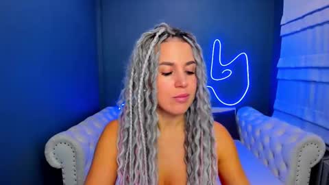 Snapshot of roxy_mars chatting on October 4, 1:25 am Roxy online show from October 4, 1:25 am