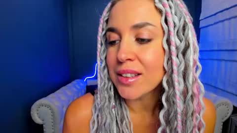 Snapshot of roxy_mars chatting on October 17, 2:04 am Roxy online show from October 17, 2:04 am