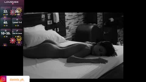 R O X Y  online show from December 15, 1:32 pm