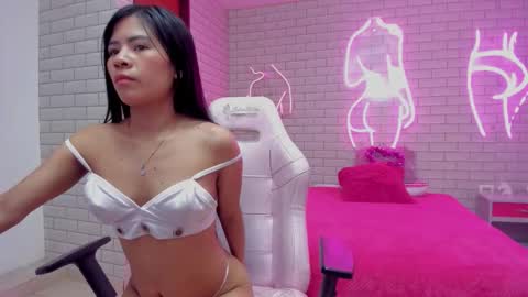 roxy_pocket online show from January 7, 1:57 pm