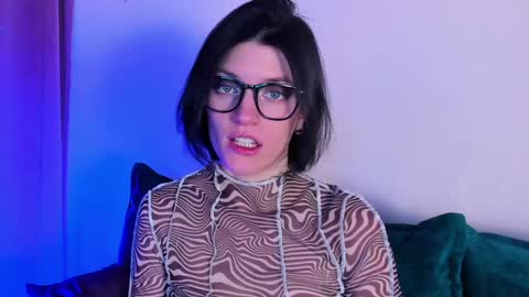 roxy_riot_ online show from February 7, 7:29 am