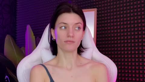 roxy_riot_ online show from March 9, 4:27 am