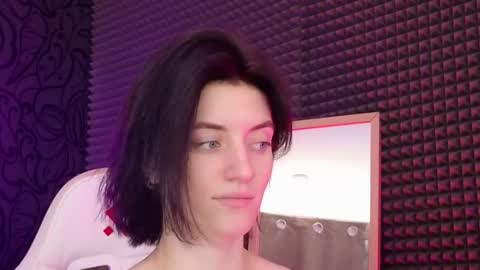 roxy_riot_ online show from March 11, 7:37 am