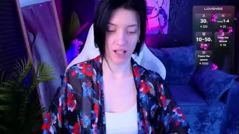 roxy_riot_ online show from November 13, 1:37 am