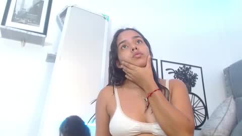 Snapshot of roxy_stone1 chatting on February 8, 10:19 pm roxy_stone1 online show from February 8, 10:19 pm