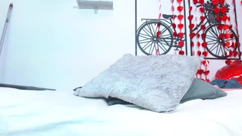 Snapshot of roxy_stone1 chatting on February 22, 11:03 pm roxy_stone1 online show from February 22, 11:03 pm