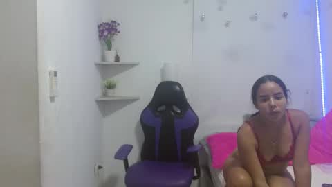 Snapshot of roxy_stone1 chatting on March 10, 7:18 pm roxy_stone1 online show from March 10, 7:18 pm