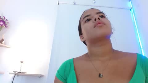 Snapshot of roxy_stone1 chatting on September 15, 7:25 pm roxy_stone1 online show from September 15, 7:25 pm