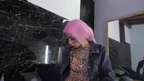 Roxy Sweett1 online show from April 11, 4:28 am