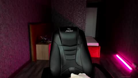 roxy_the_daedevill online show from December 21, 7:45 am