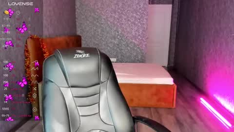 roxy_the_daedevill online show from December 30, 7:15 am