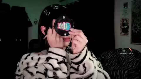 Roxy Independient model Help me to reach 50 thumbs up online show from February 12, 12:49 am