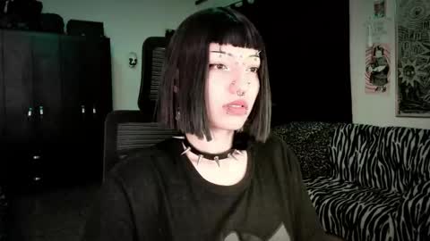 Roxy Independient model Help me to reach 50 thumbs up online show from February 24, 12:41 am