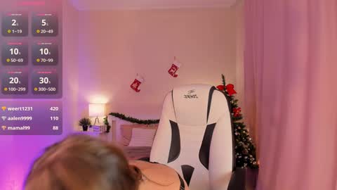 Roxy follow me online show from December 26, 5:40 pm