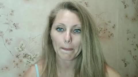 roxyfox18x01 online show from September 21, 7:26 pm