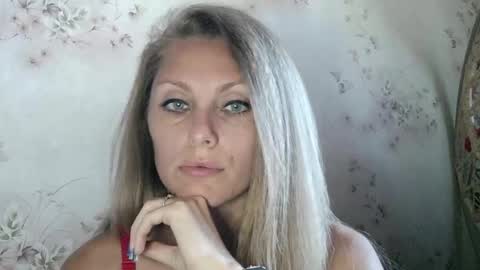 roxyfox18x01 online show from September 25, 8:40 am