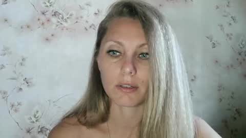 roxyfox18x01 online show from September 26, 6:39 am