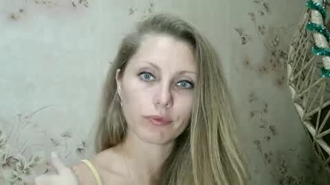 roxyfox18x01 online show from October 10, 7:46 pm