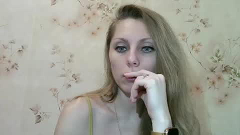 roxyfox18x01 online show from February 17, 1:29 pm