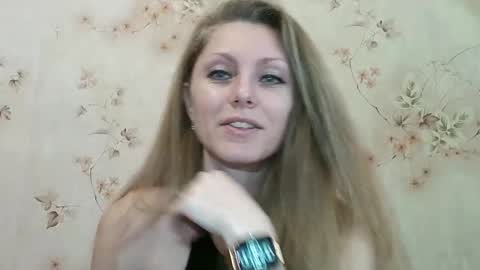 roxyfox18x01 online show from February 18, 10:00 am