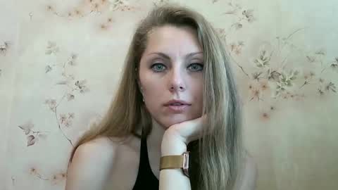 roxyfox18x01 online show from February 23, 8:33 am