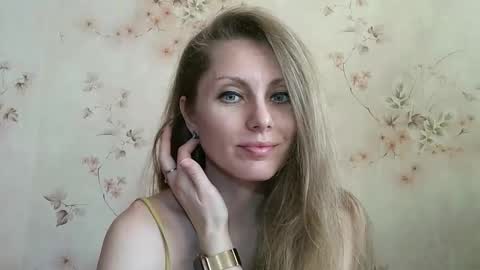 roxyfox18x01 online show from March 22, 12:30 pm