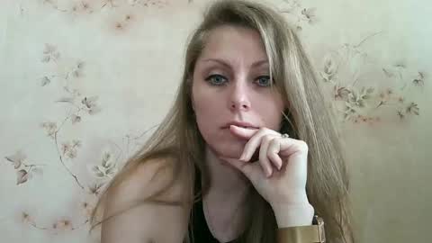 roxyfox18x01 online show from April 14, 7:47 am