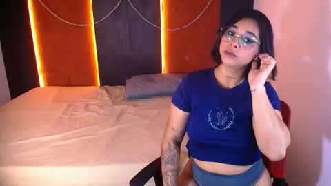 Snapshot of roxypalmer11 chatting on November 20, 12:27 pm roxypalmer11 online show from November 20, 12:27 pm