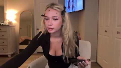 Roxy Rain online show from March 29, 12:10 am