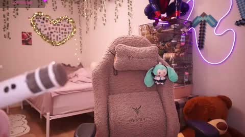 roxysuh online show from November 9, 8:12 am