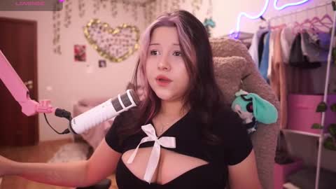 roxysuh online show from December 5, 7:39 am