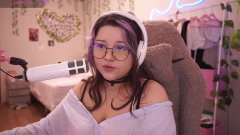 roxysuh online show from April 24, 8:28 am